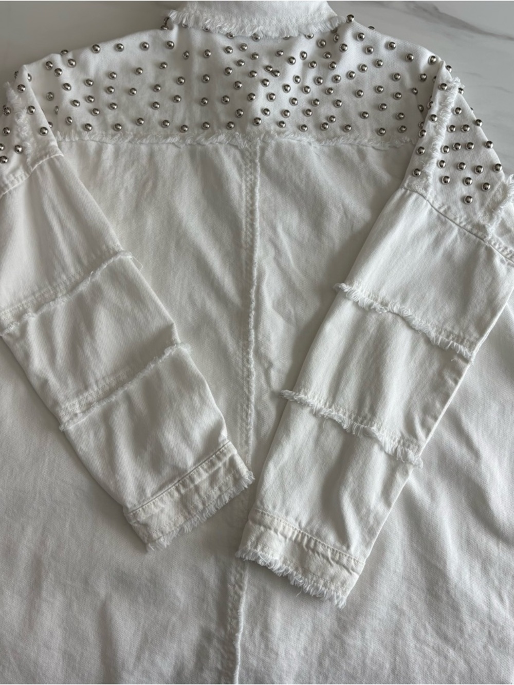 Elan White Distressed Denim Jacket with Stud Details Sz M - Picture 9 of 12